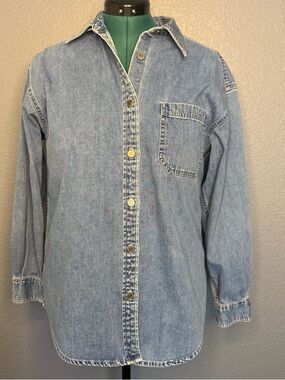 Vintage Eddie Bauer Denim Shirt Women’s Medium Blue Button Down Classic Workwear